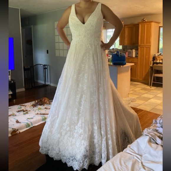 Davinci Wedding Gown - Picture 4 of 9